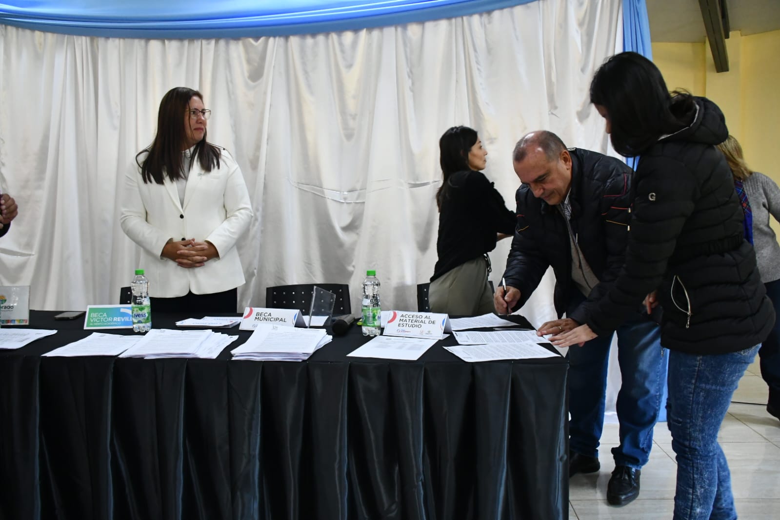 Se realizó la entrega de Becas Municipales a estudiantes destacados de Eldorado 2